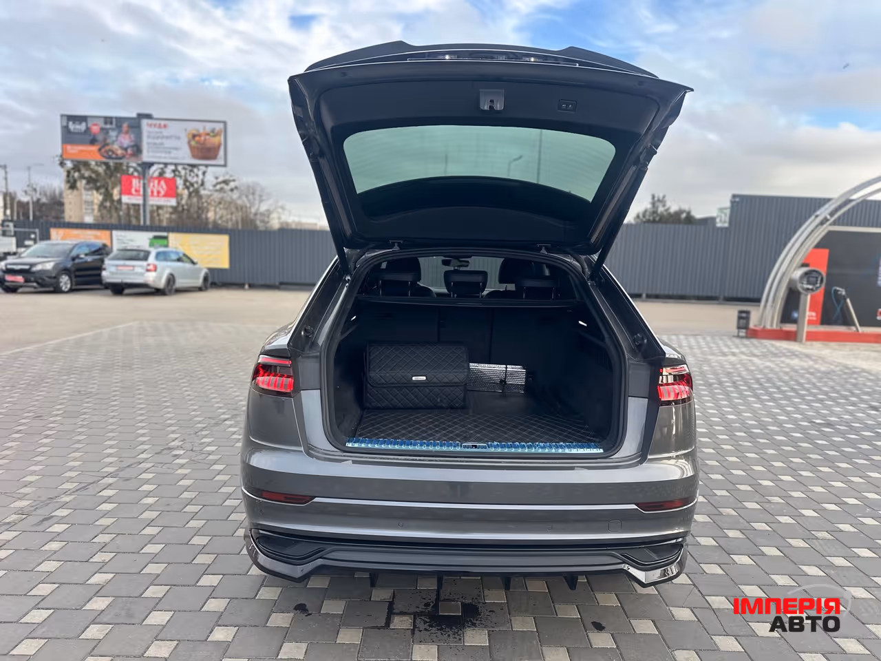 Audi Q8 - фото 25