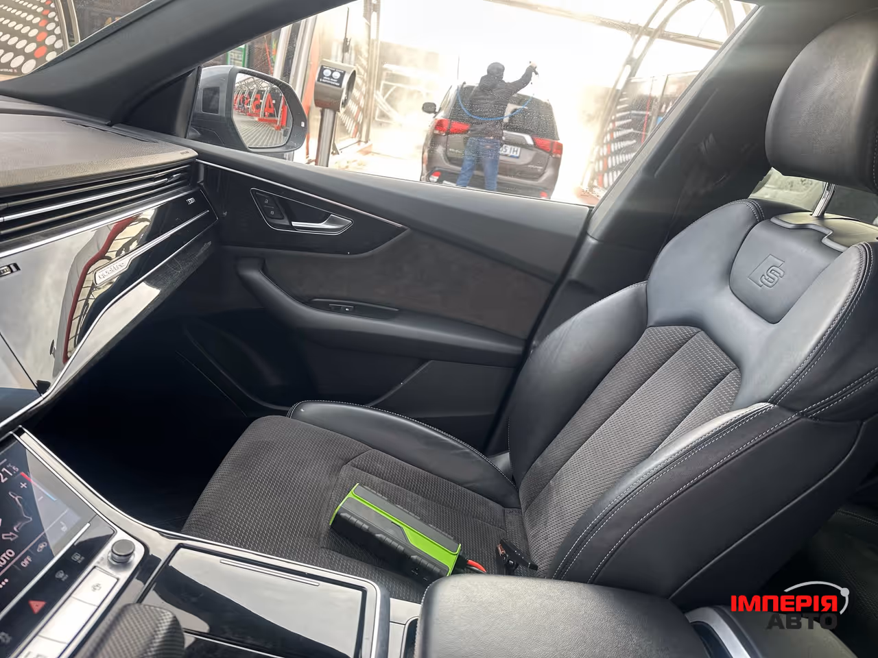 Audi Q8 - фото 23