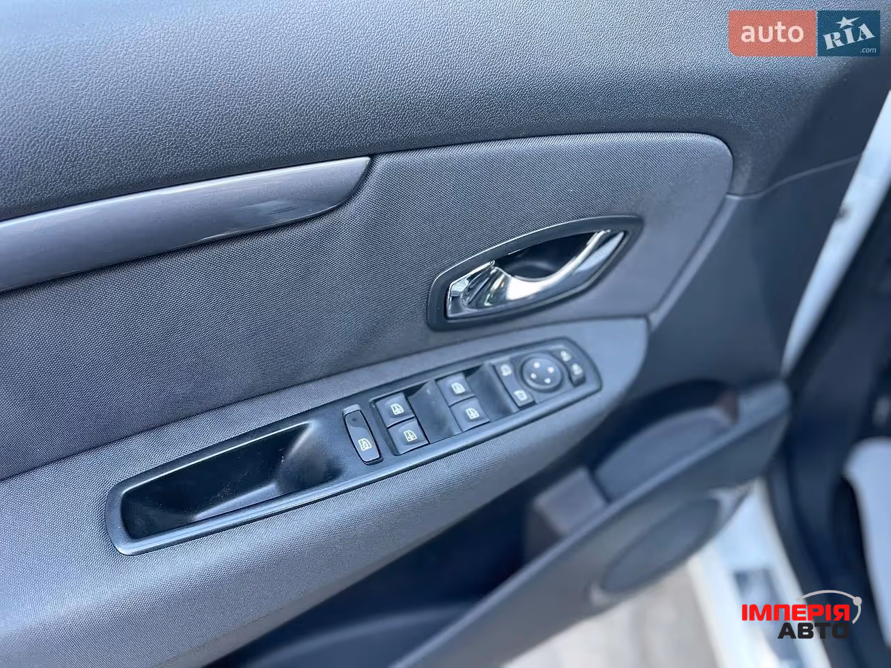 Renault Scenic - фото 14