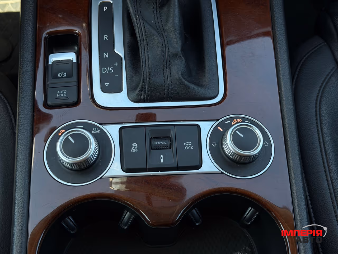 Volkswagen Touareg - фото 11