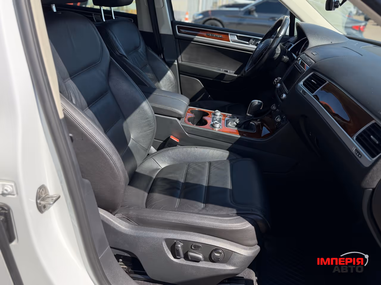 Volkswagen Touareg - фото 7