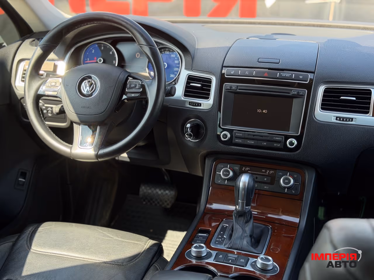 Volkswagen Touareg - фото 8