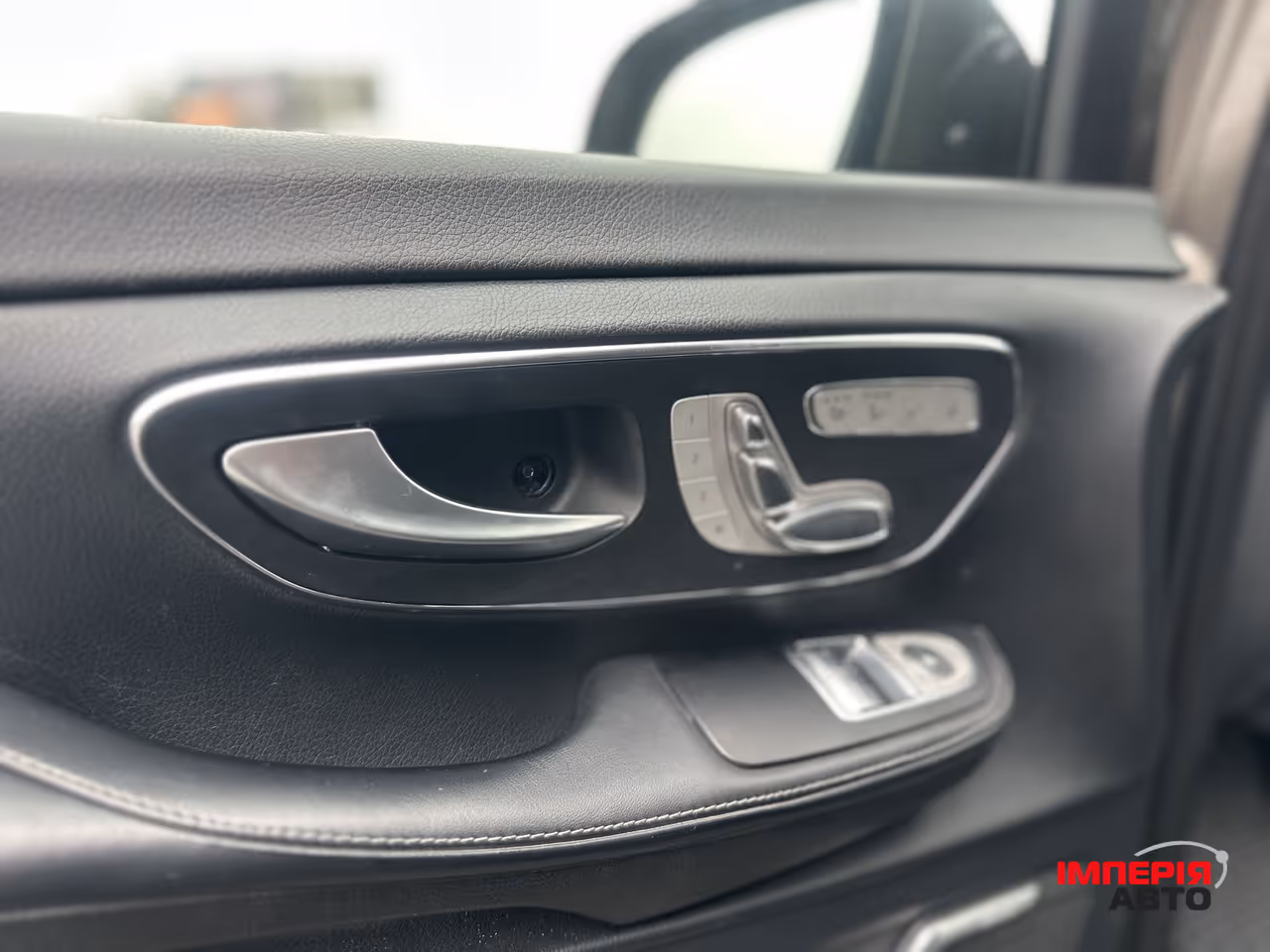 Mercedes-Benz V-Класс - фото 19