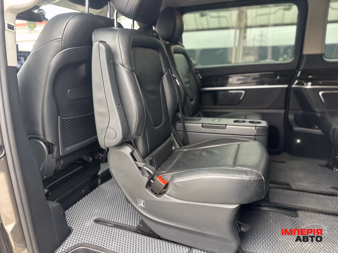 Mercedes-Benz V-Класс - фото 12