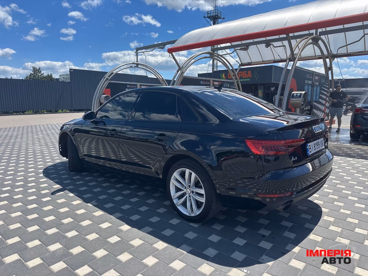 Audi A4 - фото 7