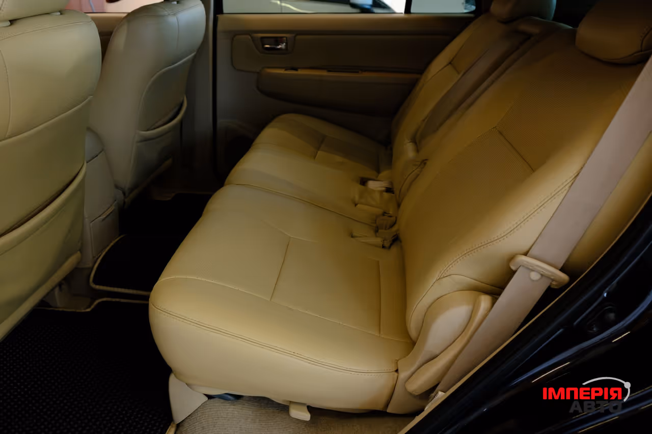 Toyota Fortuner - фото 8