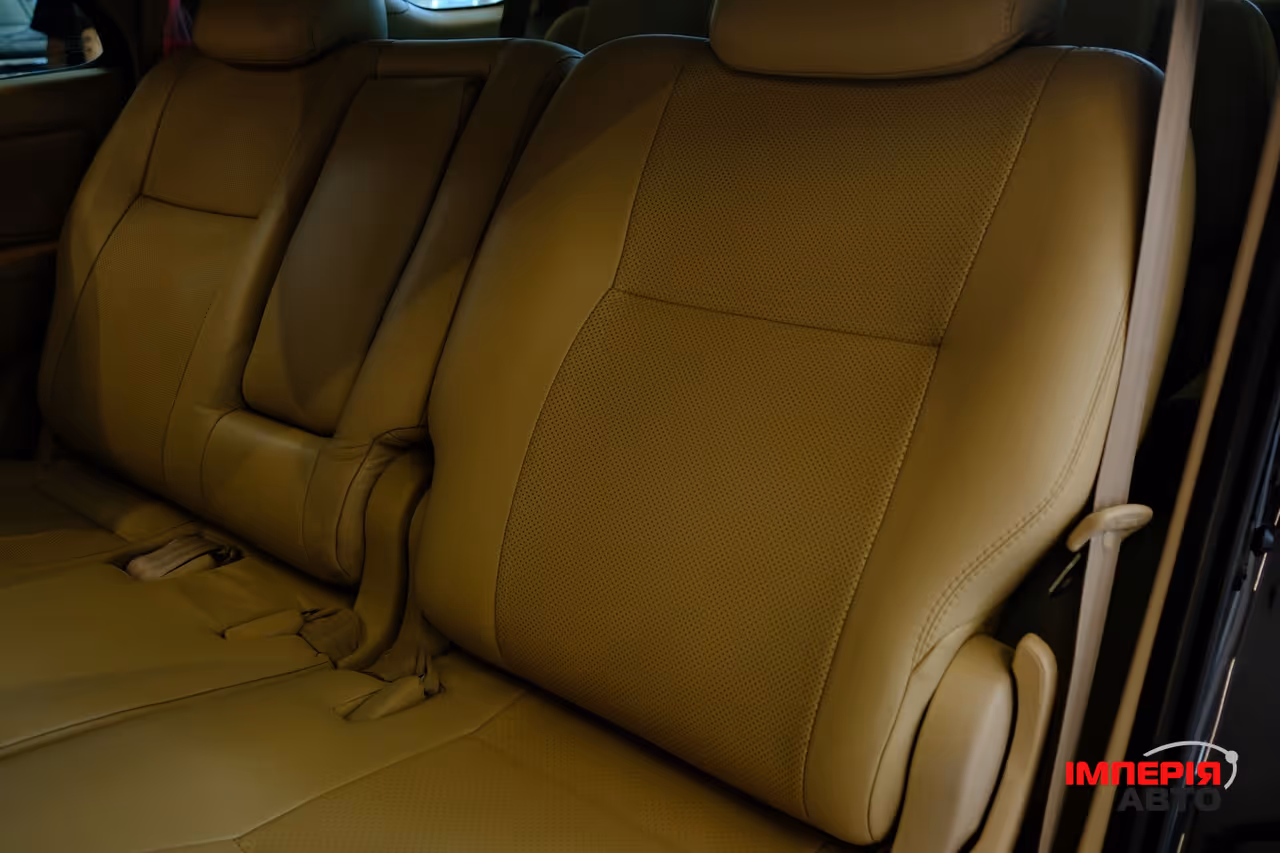 Toyota Fortuner - фото 9