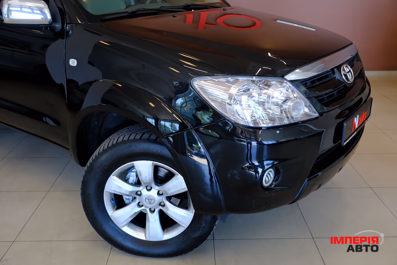 Toyota Fortuner - фото 3