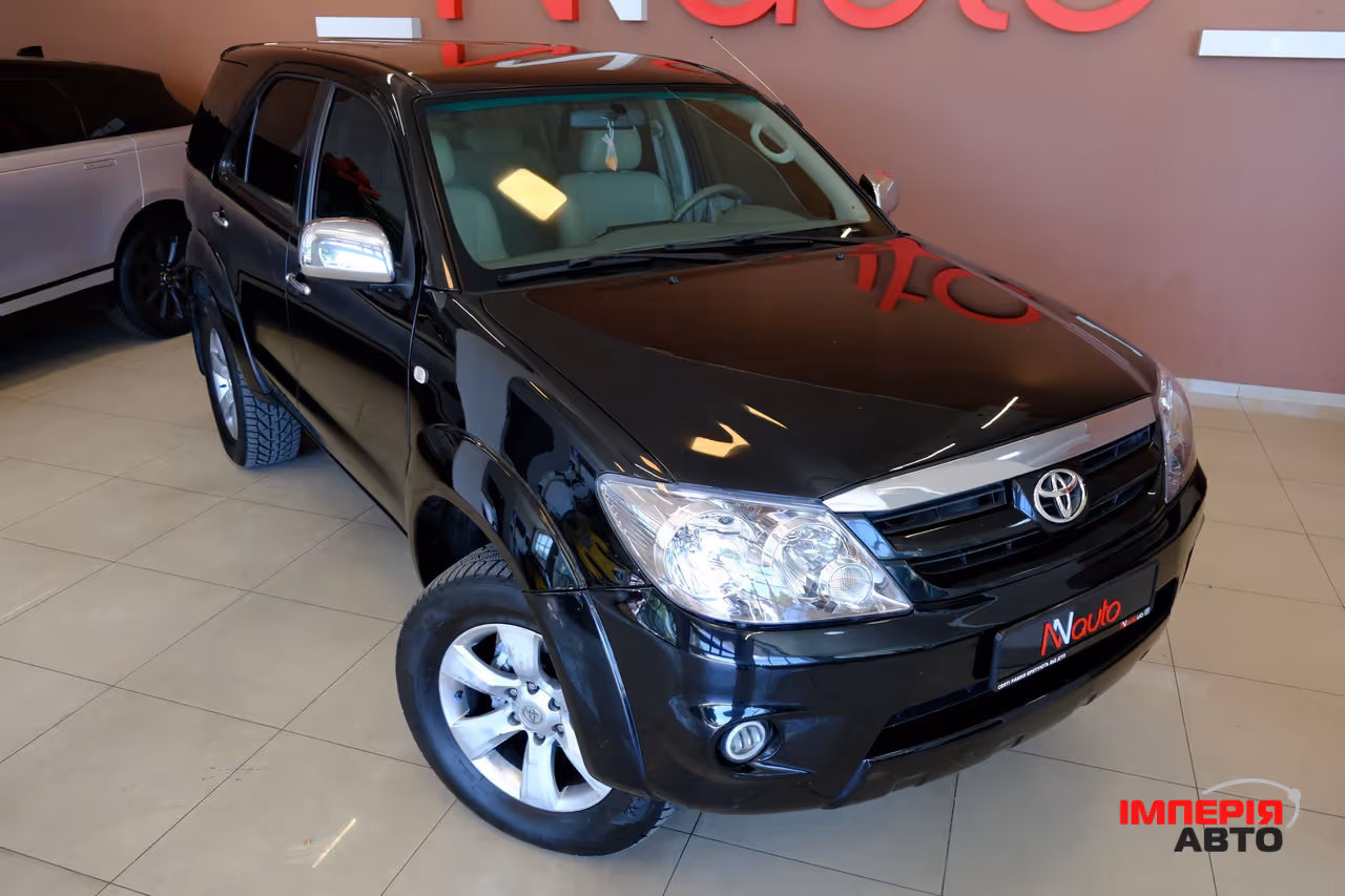 Toyota Fortuner - фото 4
