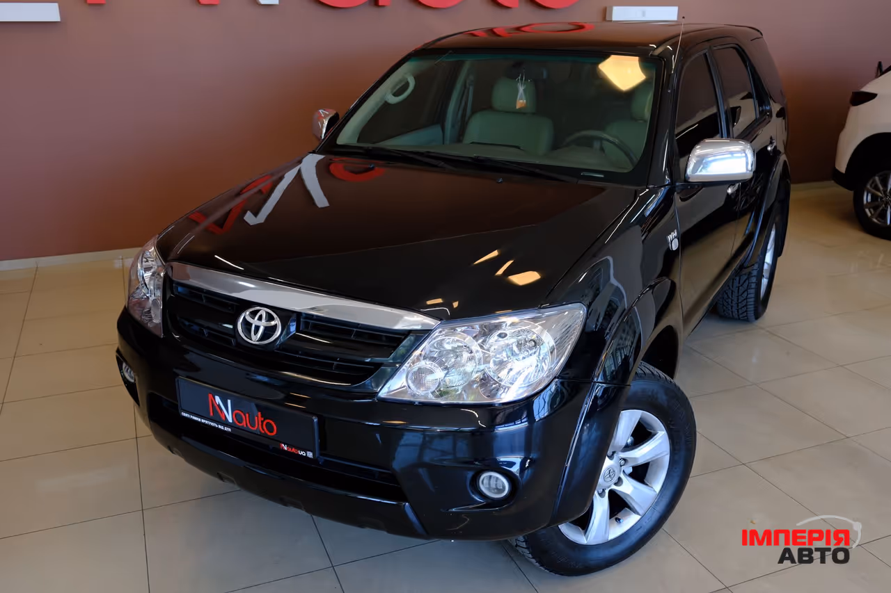 Toyota Fortuner - фото 2