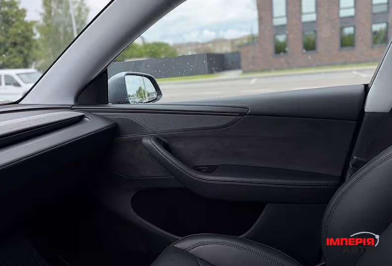 Tesla Model Y - фото 11