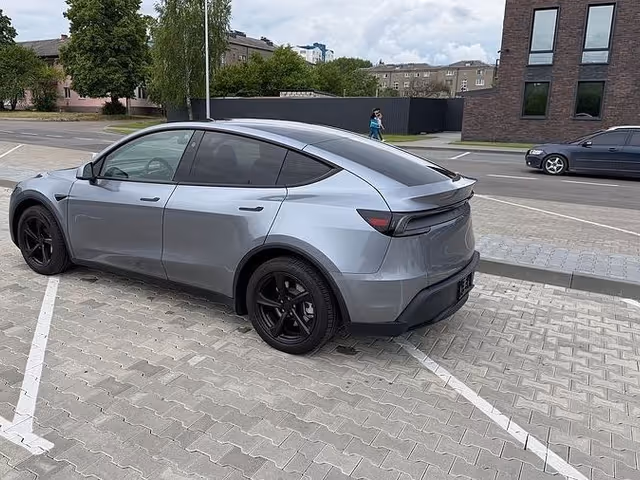 Tesla Model Y - зображення 3