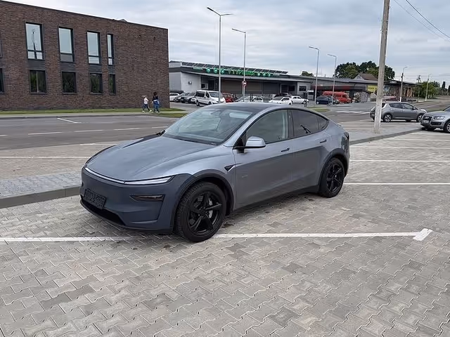 Tesla Model Y - зображення 1