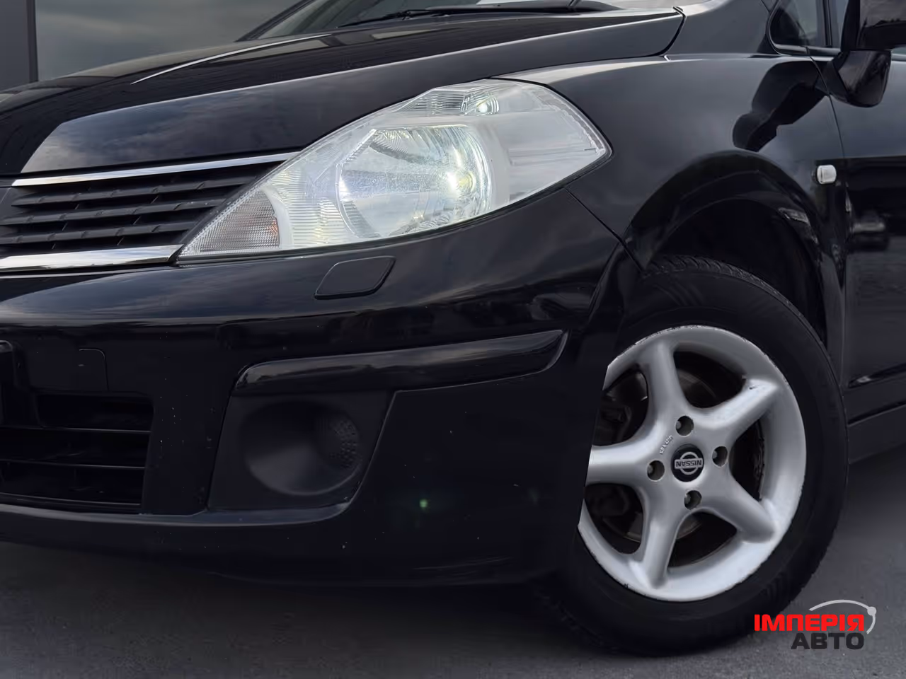 Nissan Tiida - фото 3