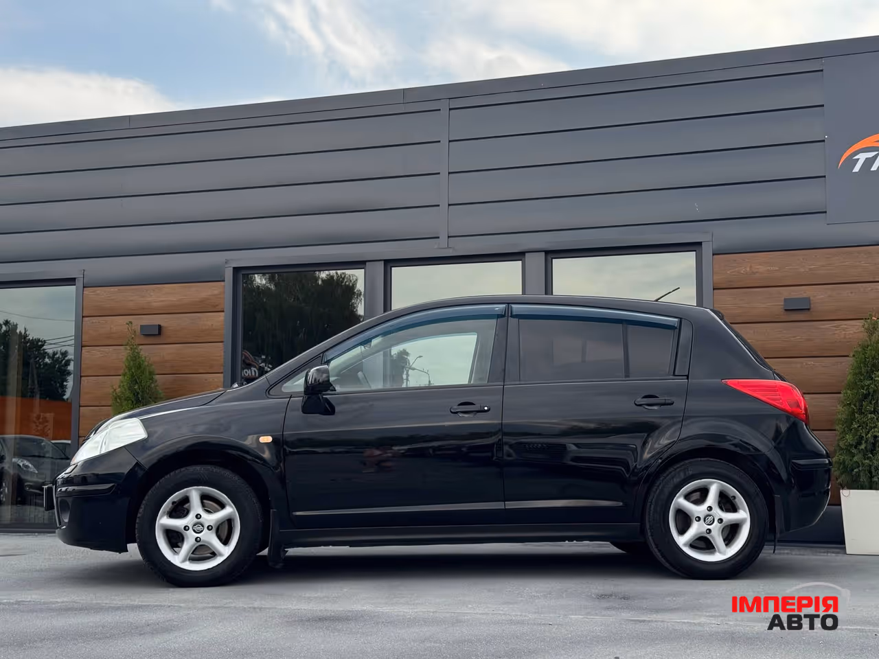 Nissan Tiida - фото 8