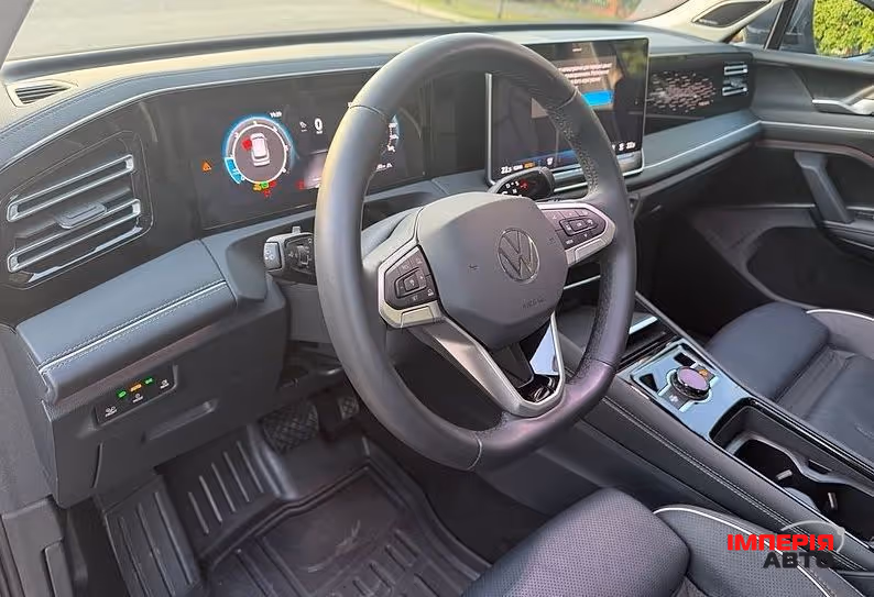 Volkswagen Tiguan - фото 8