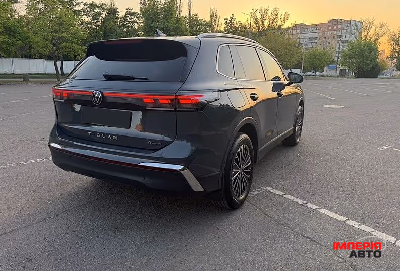 Volkswagen Tiguan - фото 4