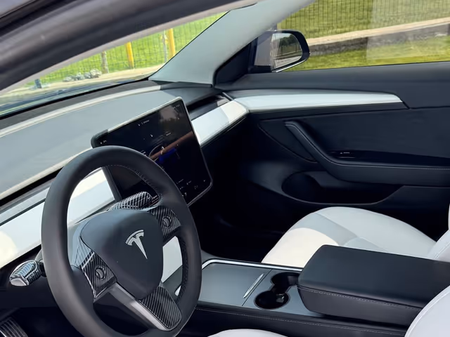 Tesla Model 3 - зображення 5