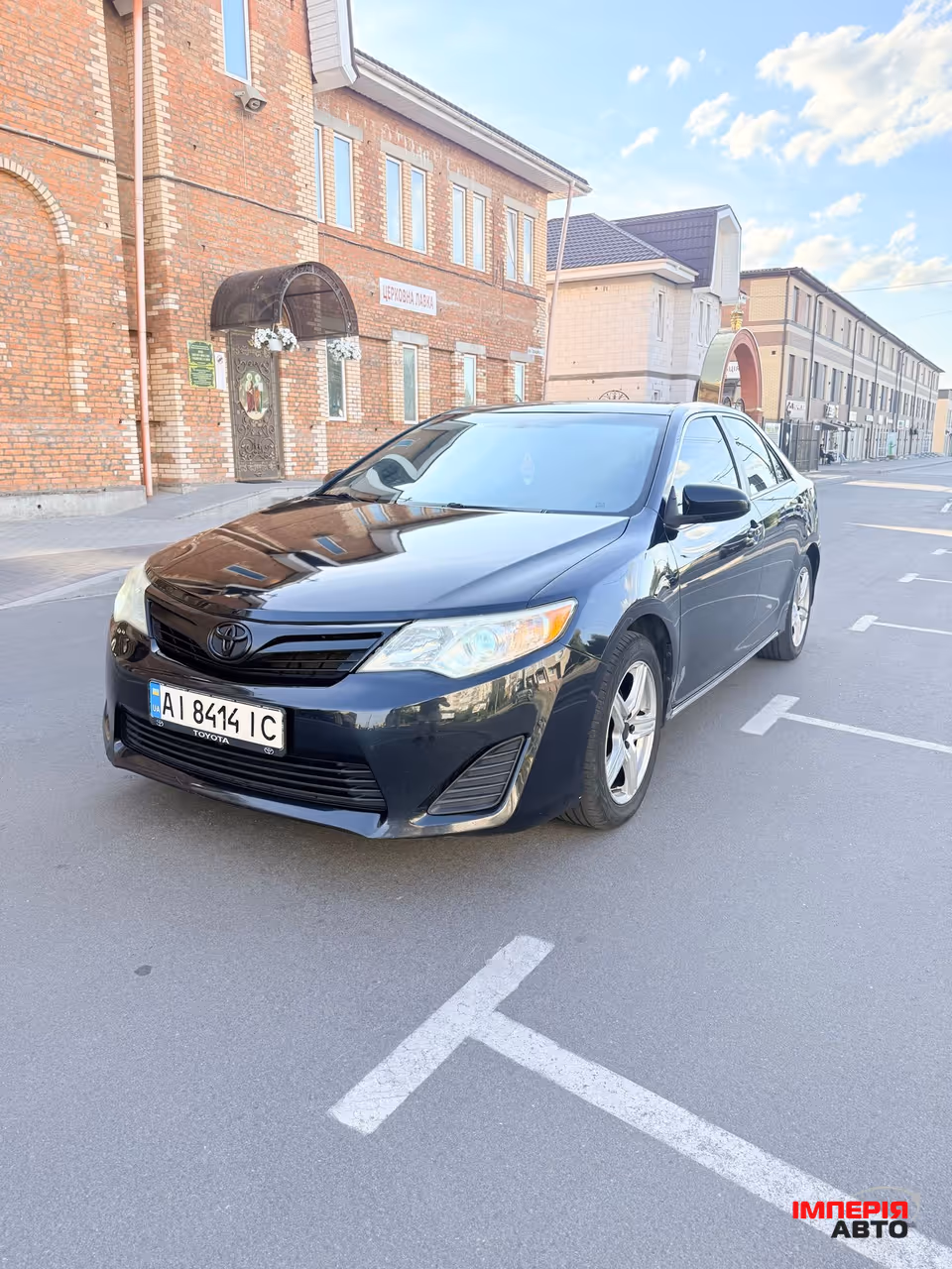 Toyota Camry - фото 1