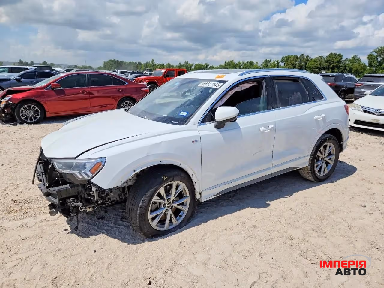 Audi Q3 - фото 1