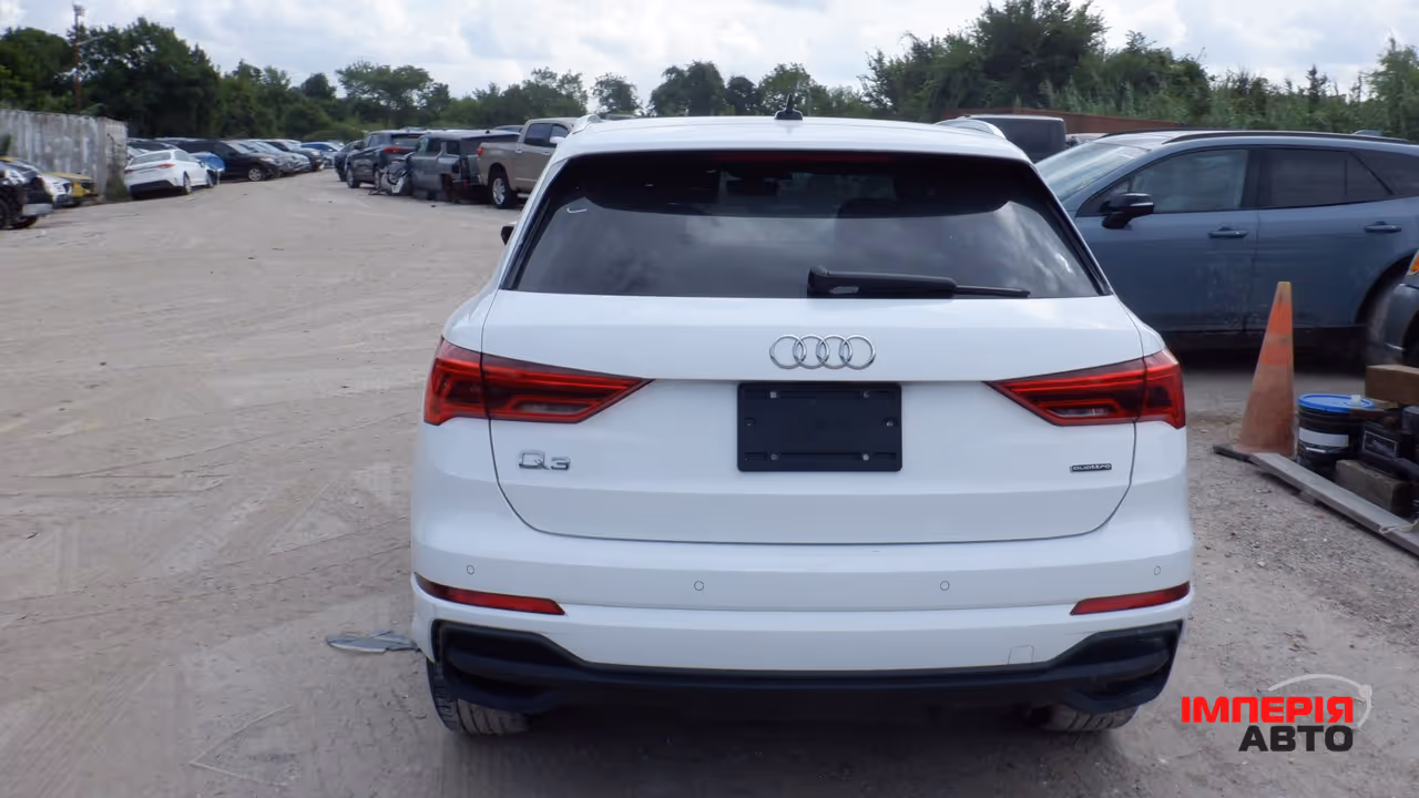 Audi Q3 - фото 14