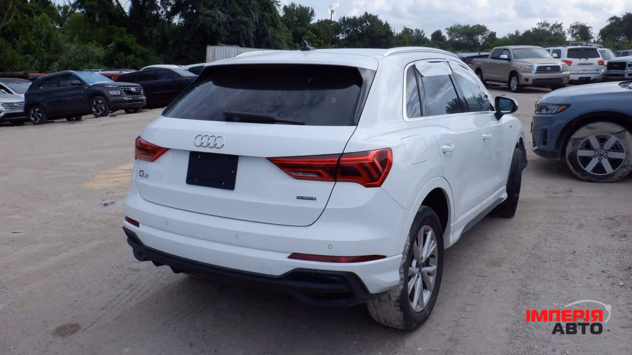 Audi Q3 - фото 12