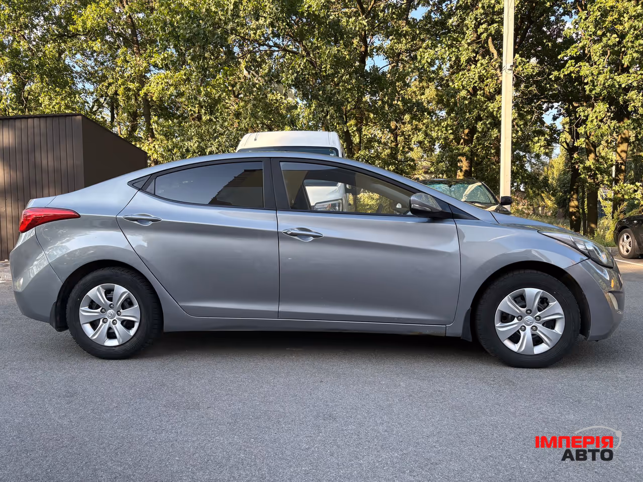 Hyundai Elantra - фото 3