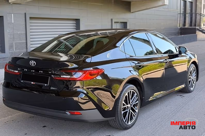 Toyota Camry - фото 3