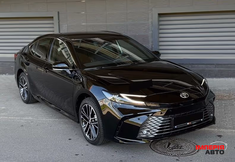 Toyota Camry - фото 1