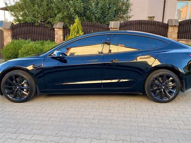 Tesla Model 3 - зображення 5