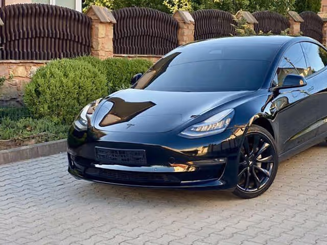 Tesla Model 3 - зображення 2