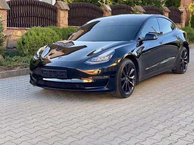 Tesla Model 3 - зображення 4