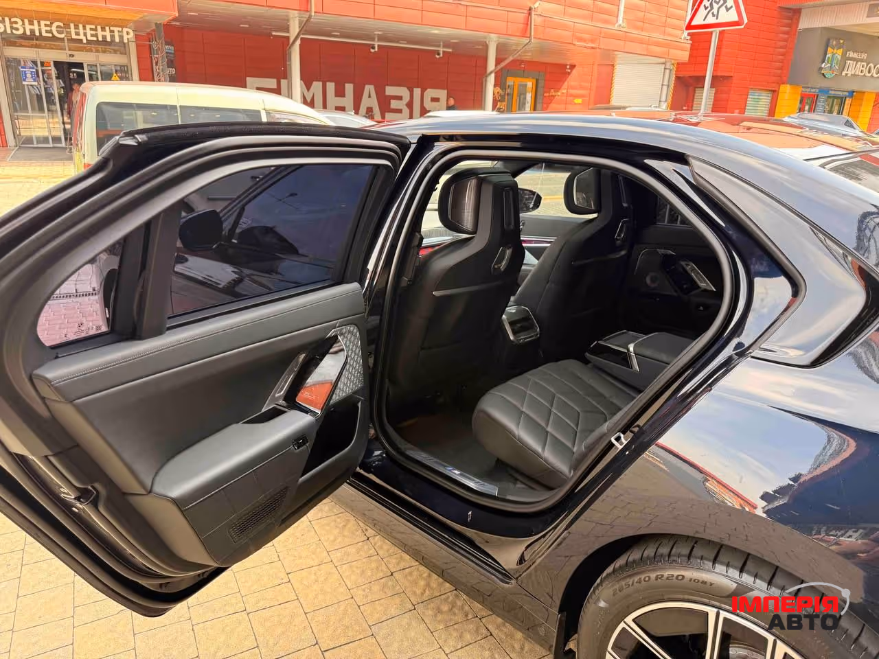 BMW i7 - фото 8