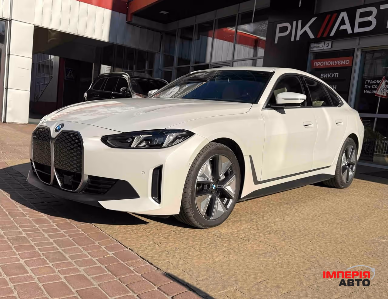 BMW i4 - фото 1