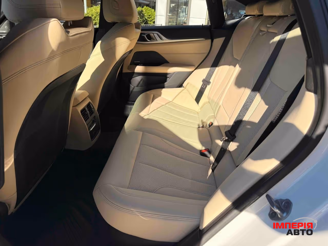 BMW i4 - фото 6
