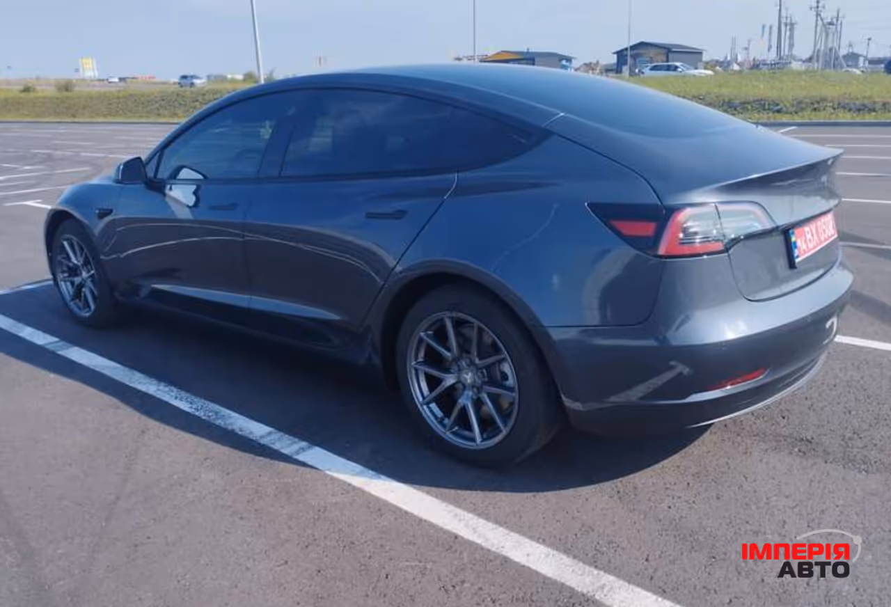 Tesla Model 3 - фото 8