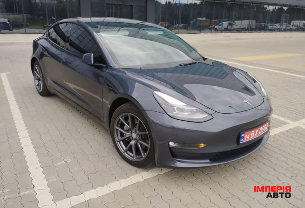 Tesla Model 3 - фото 1