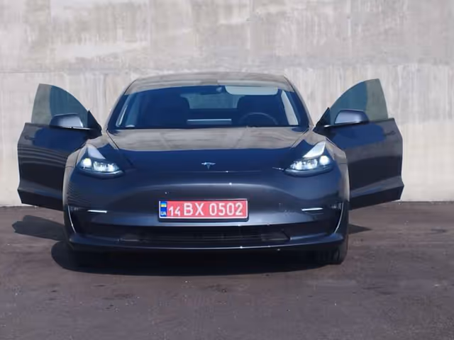 Tesla Model 3 - зображення 3