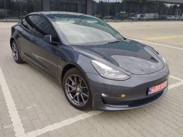 Tesla Model 3 - зображення 1