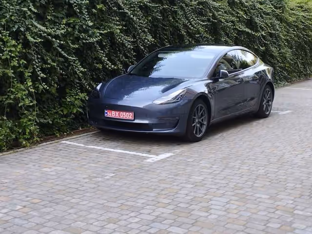 Tesla Model 3 - зображення 5