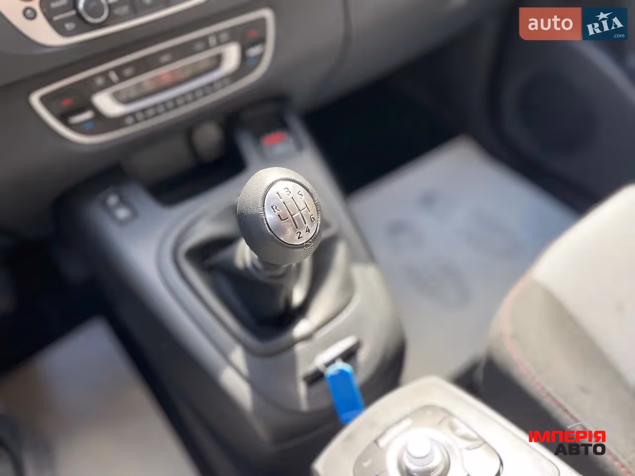 Renault Scenic - фото 25