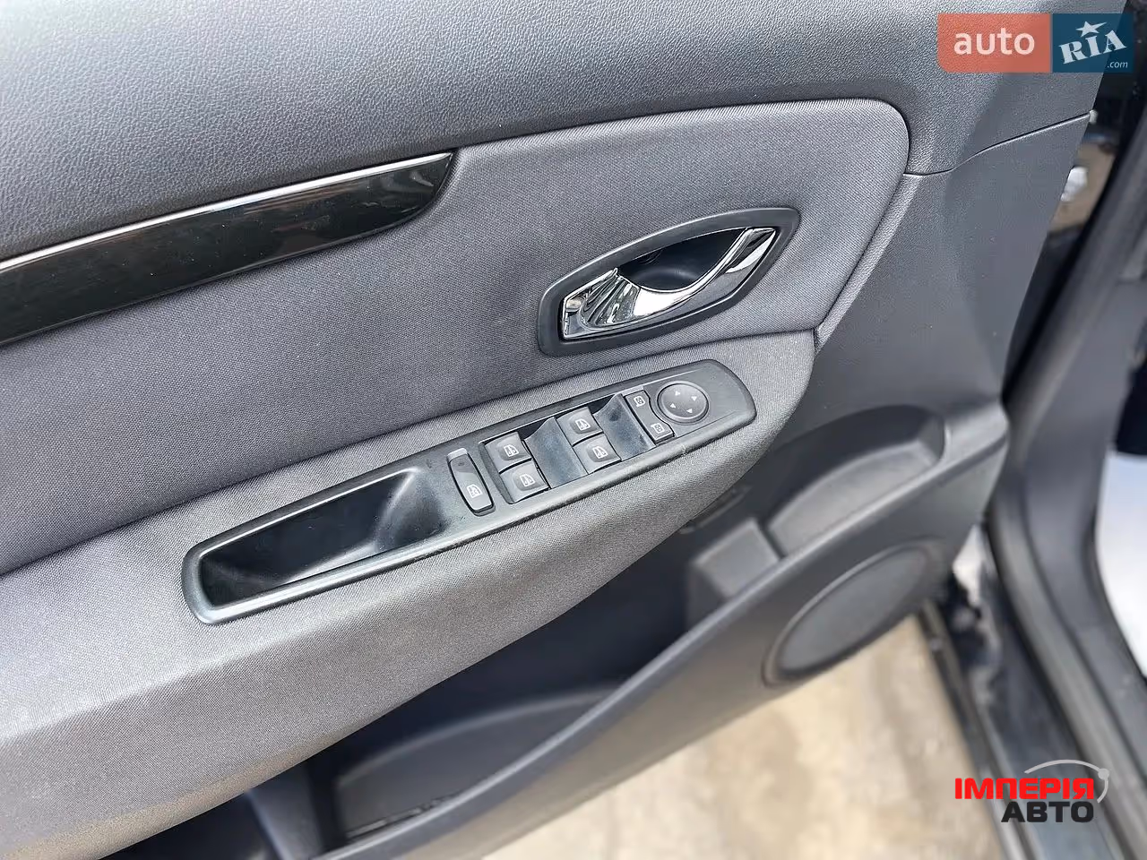 Renault Scenic - фото 14