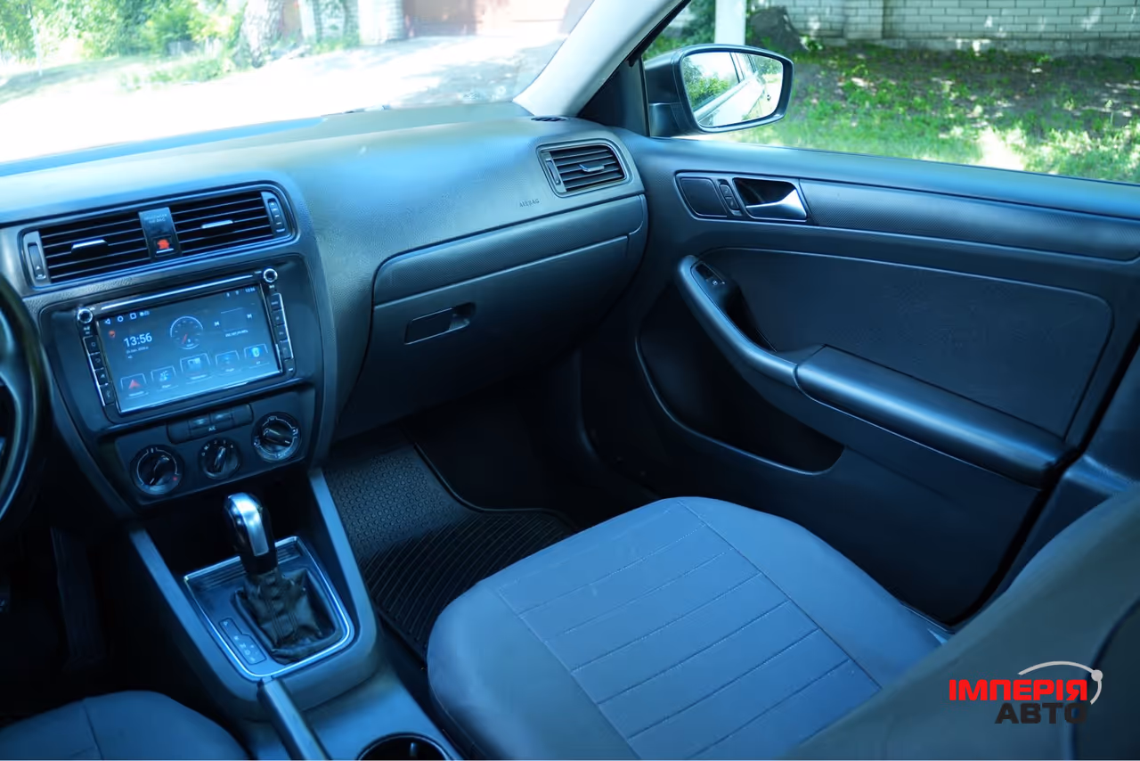 Volkswagen Jetta - фото 18