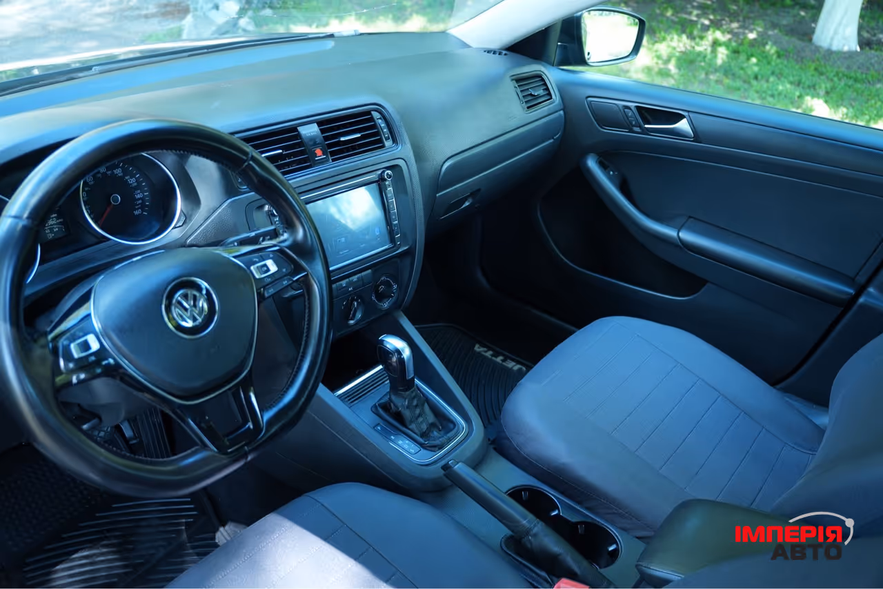 Volkswagen Jetta - фото 16