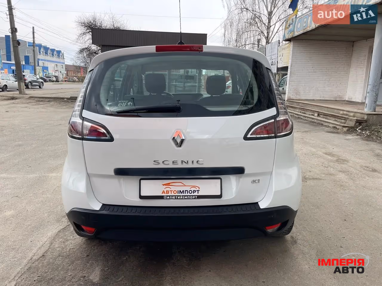 Renault Scenic - фото 8