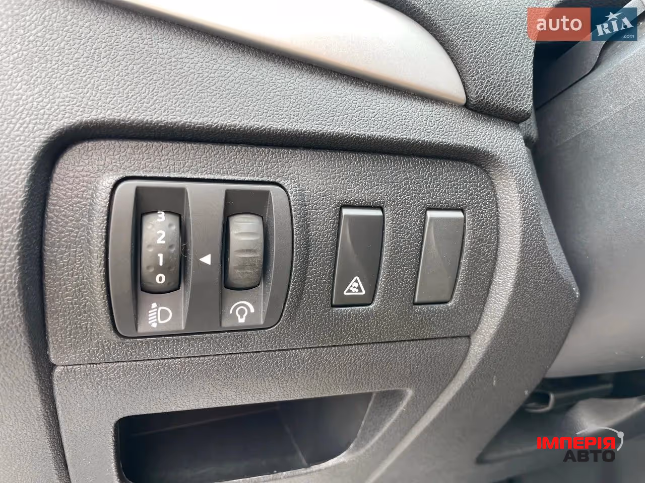 Renault Scenic - фото 17
