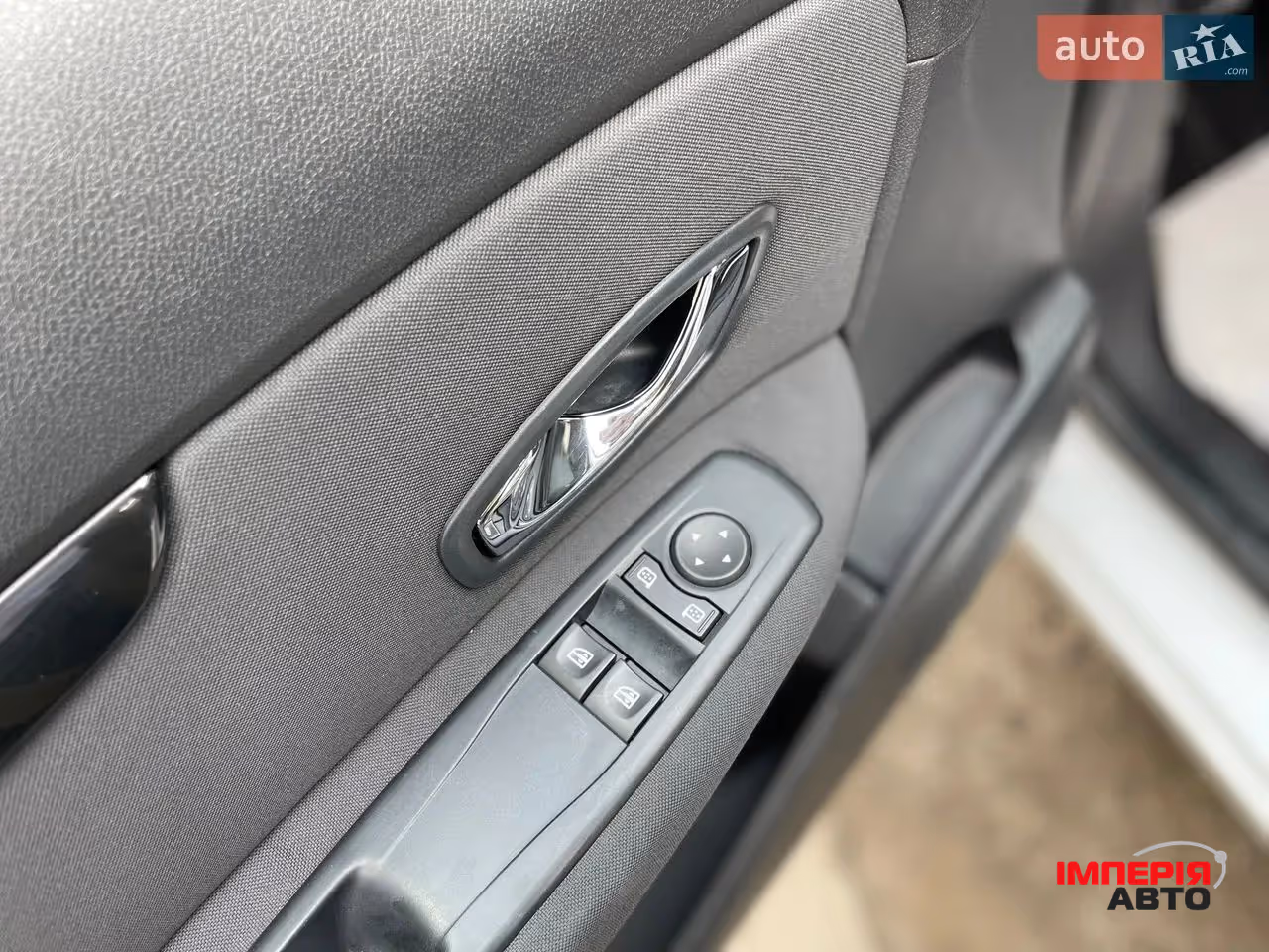 Renault Scenic - фото 14