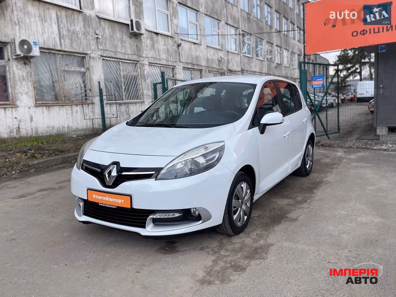 Renault Scenic - фото 11