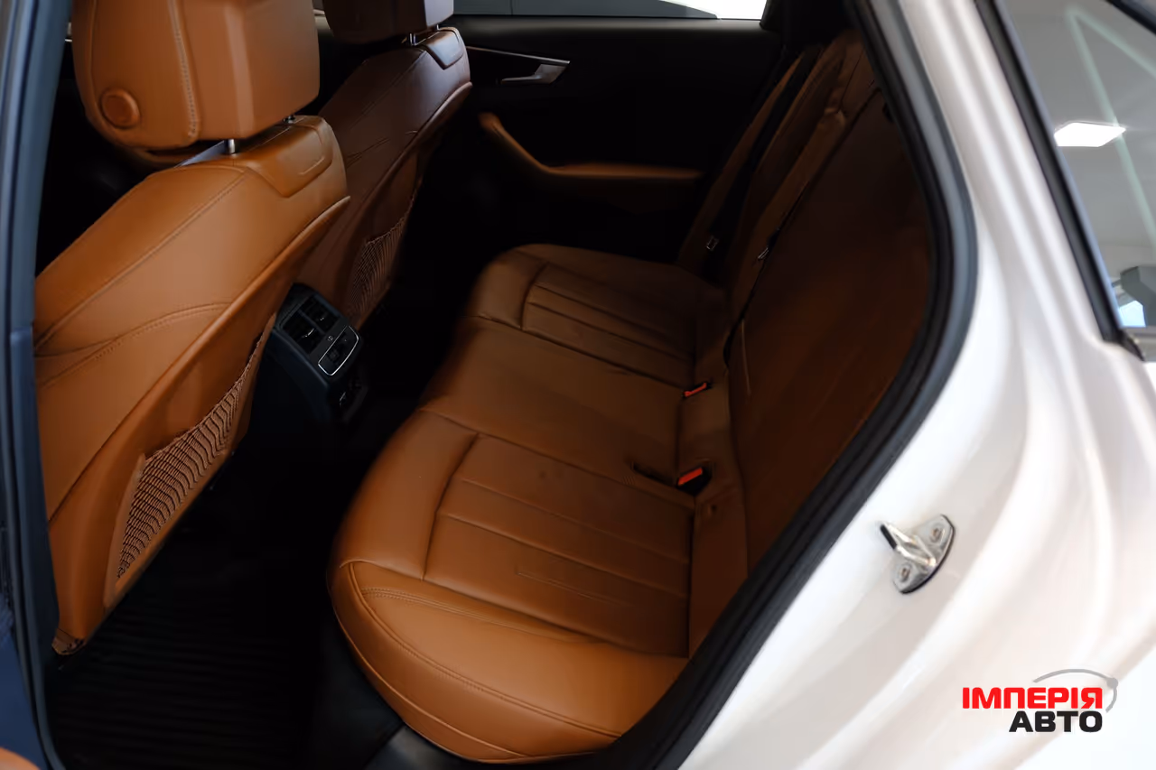 Audi A4 - фото 8