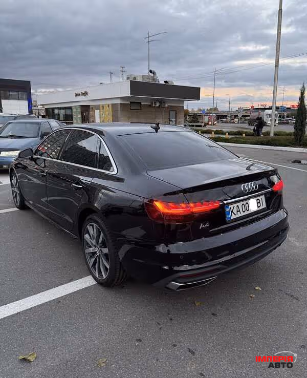Audi A4 - фото 4